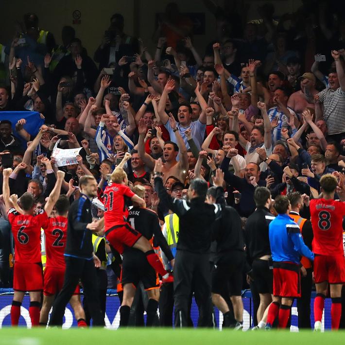 LPL最穷战队取得全球首胜！骑共享单车打比赛，真的太励志了